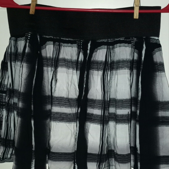 🦋 EUC Sz Med. Mandee skirt - Picture 2 of 3